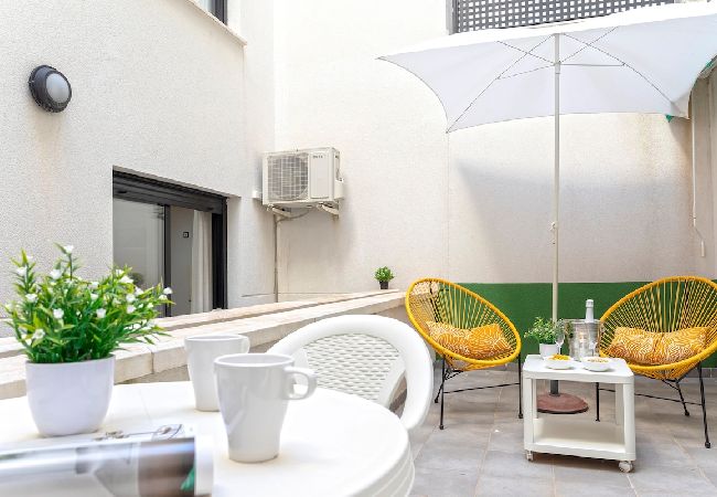  in Málaga - -MalagaSunApts- FreeParking+Shared Pool 