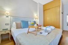 Apartment in Málaga - -MalagaSunApts-City Centre+Terrace+Pool&Parking