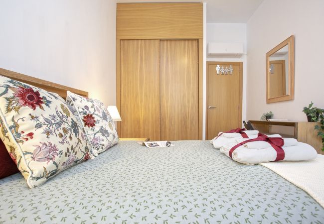 Apartment in Málaga - -MalagaSunApts-Cervantes Pool&Parking Apartment in Málaga - -MalagaSunApts-Cervantes Pool&Parking