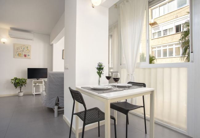 Studio in Málaga - -MalagaSunApts-Malagueta Beach Estudio AA/WIFI Studio in Málaga - -MalagaSunApts-Malagueta Beach Estudio AA/WIFI