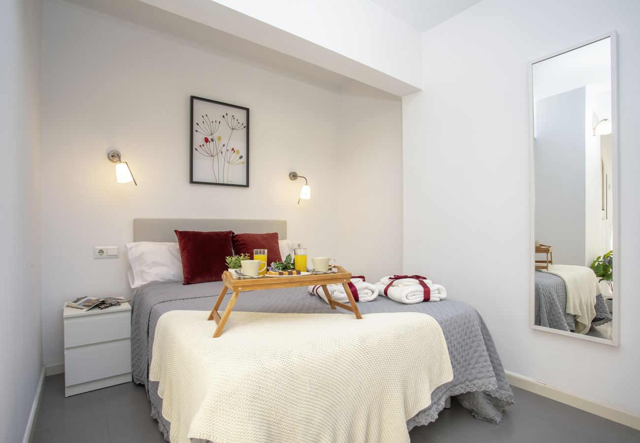 Studio in Málaga - -MalagaSunApts-Malagueta Beach Estudio AA/WIFI Studio in Málaga - -MalagaSunApts-Malagueta Beach Estudio AA/WIFI