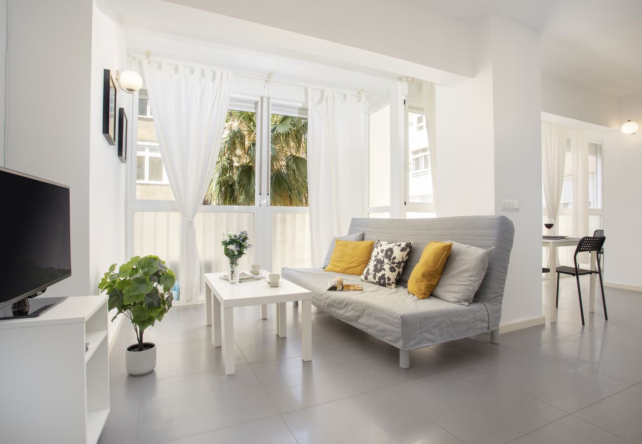 Studio in Málaga - -MalagaSunApts-Malagueta Beach Estudio AA/WIFI Studio in Málaga - -MalagaSunApts-Malagueta Beach Estudio AA/WIFI